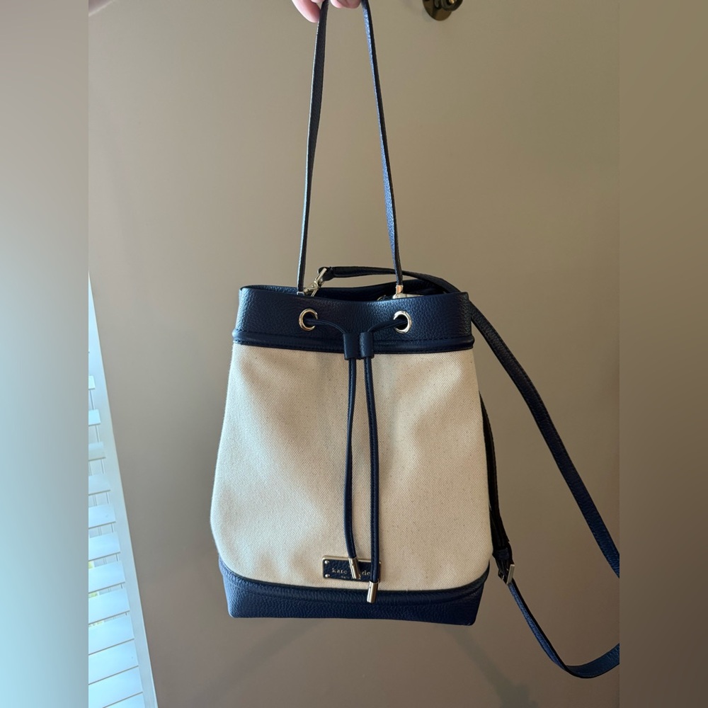 Kate Spade Navy and Cream Bucket NWOT Bag - Picture 10 of 10